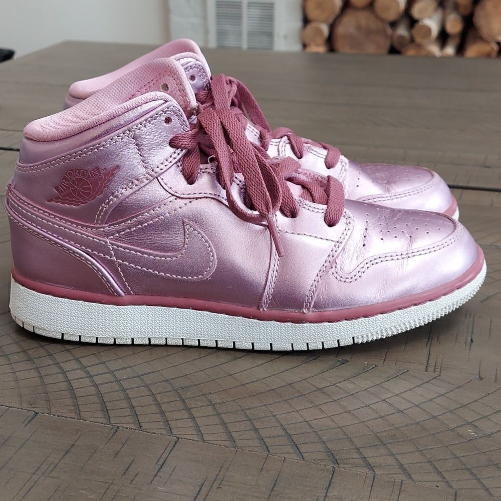 Nike Air Jordan 1 Mid SE GS Girls Metallic Pink Rose Sneakers Sz 4Y